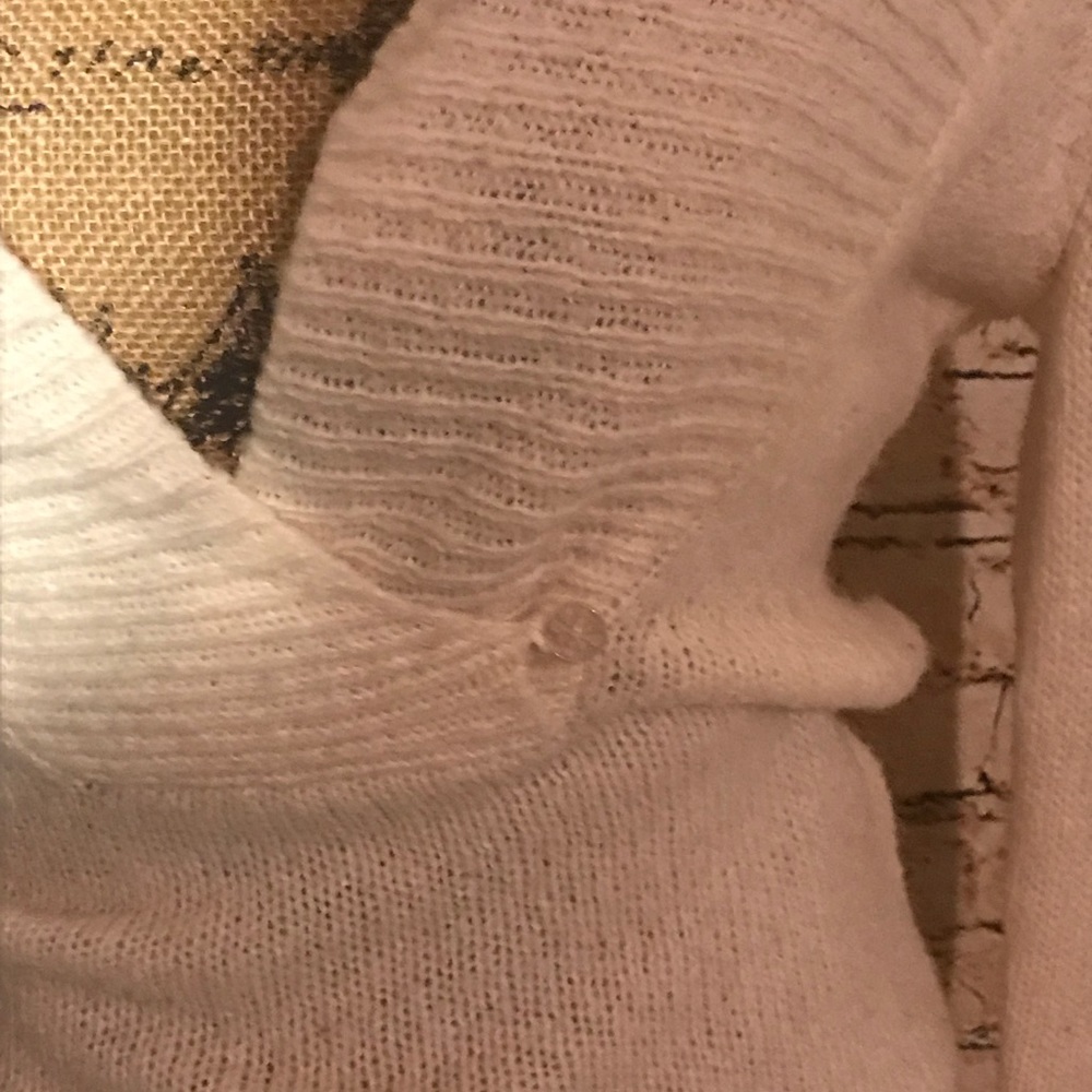 {Guess} Sweater - Picture 2 of 3